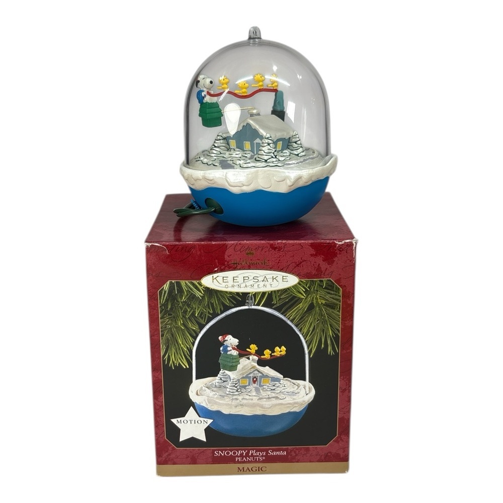 1997 Hallmark Snoopy Plays Santa Christmas Ornament With Motion Peanuts - Picture 2 of 6